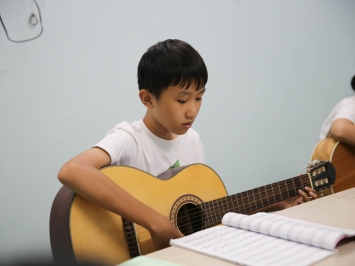 HỌC GUITAR ĐỆM HÁT